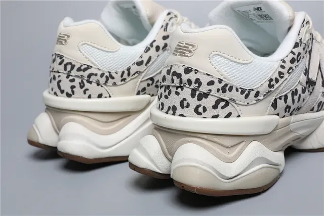 New Balance 9060 चितगोबर प्रिंट क्रीम और गम लाइफस्टाइल स्नीकर 2
