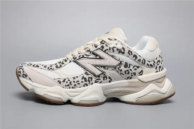 New Balance 9060 चितगोबर प्रिंट क्रीम और गम लाइफस्टाइल स्नीकर 9