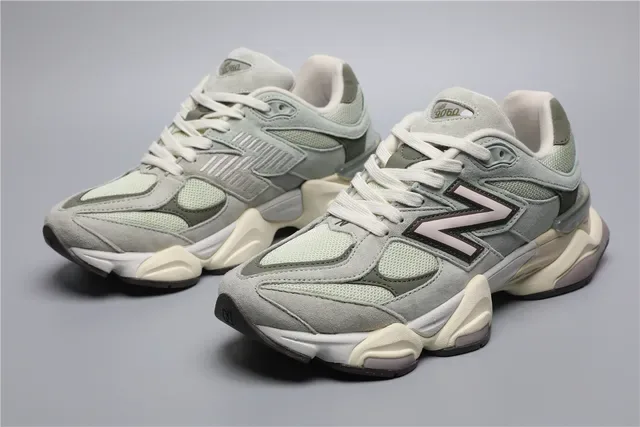 New Balance 9060 Sage Green e Off-White sneakers lifestyle 5