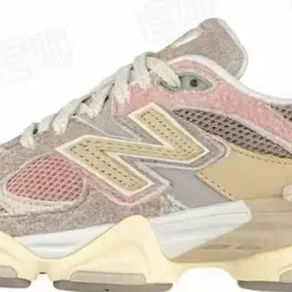 New Balance বেইজ গোলাপি মিডসোল মিক্সড-ম্যাটেরিয়াল আপার চাঙ্কি স্নিকার্স