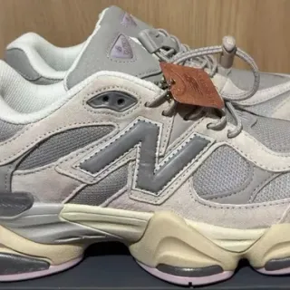 New Balance 灰米色鞋底 混合麂皮和网布鞋面 厚底运动鞋