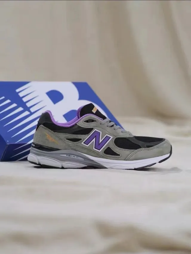 New Balance Sneakers Lifestyle en daim gris violet olive vert et maille noir avec accent logo N 8