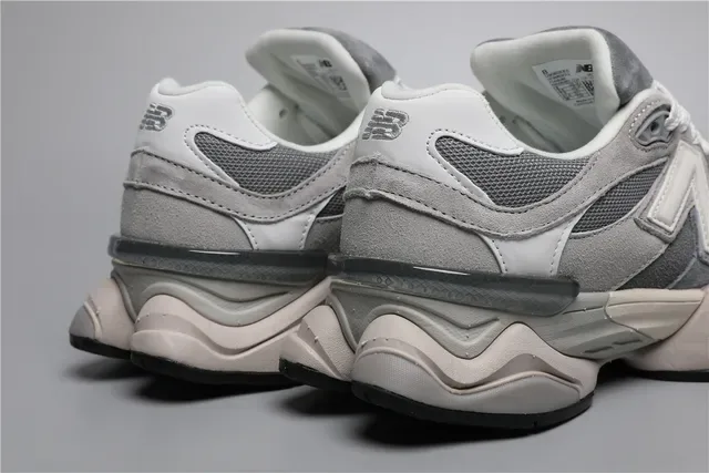New Balance Gray White Chunky Sculpted Midsole Mixed Mesh And Suede Upper Lifestyle Sneakers 2