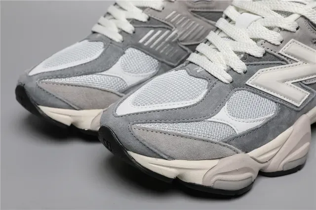 New Balance Gray White Chunky Sculpted Midsole Mixed Mesh And Suede Upper Lifestyle Sneakers 4
