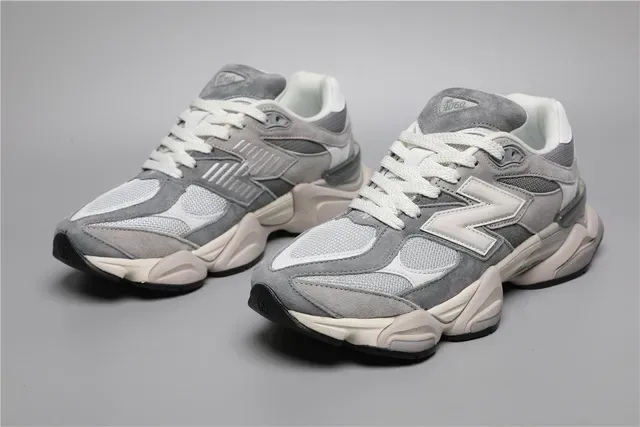 New Balance Gray White Chunky Sculpted Midsole Mixed Mesh And Suede Upper Lifestyle Sneakers 5