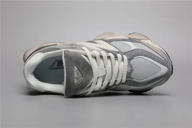 New Balance Gray White Chunky Sculpted Midsole Mixed Mesh And Suede Upper Lifestyle Sneakers 7