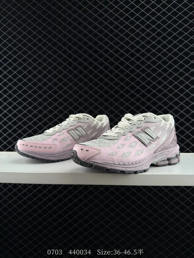 New Balance M1906AF Rosa Cinza Silhueta Malha E Sobreposição Sintética Construção Tênis Chunky 3