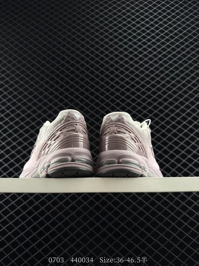 New Balance M1906AF Rosa Cinza Silhueta Malha E Sobreposição Sintética Construção Tênis Chunky 4