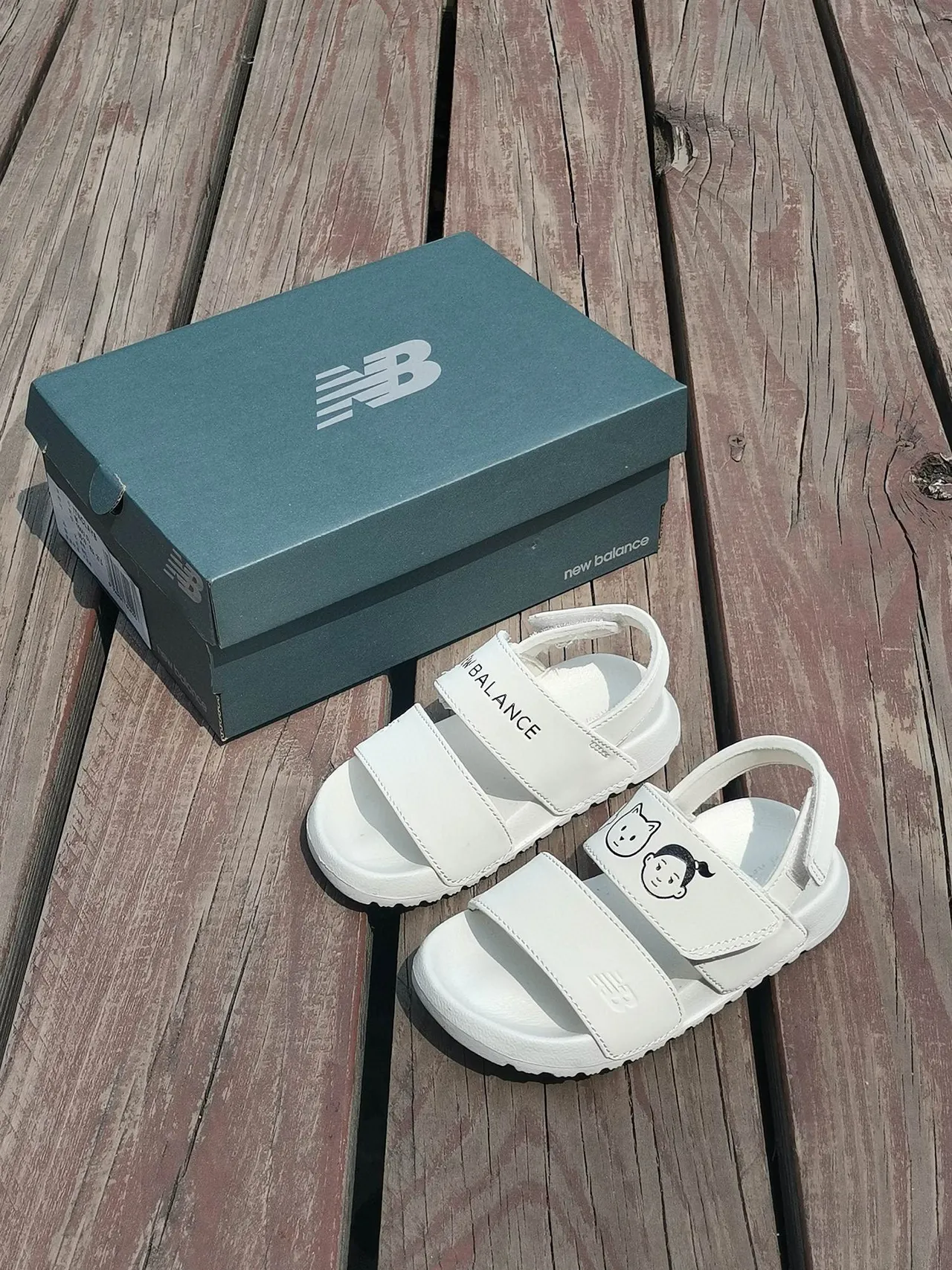 New Balance Blanco y Negro Sandalias Casual de Dos Correas con Cierre de Velcro 7