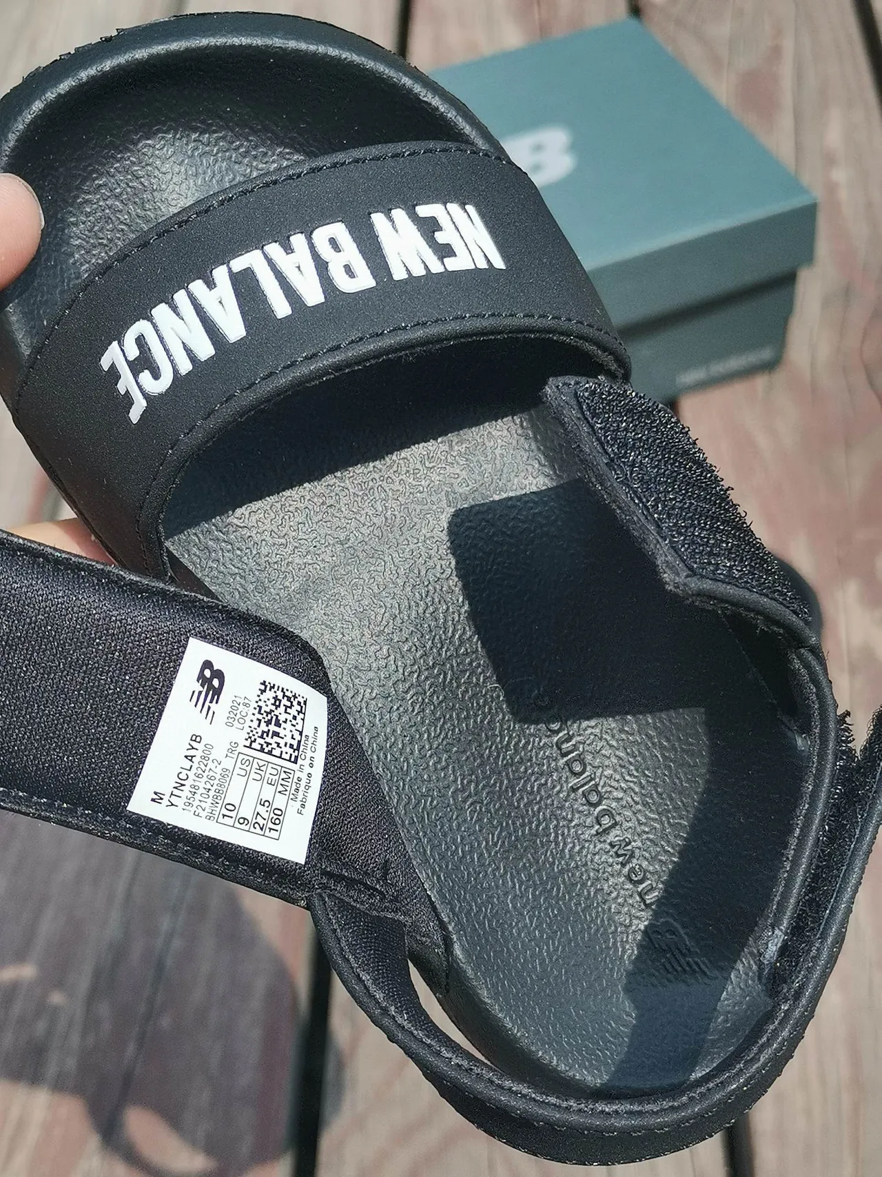 New Balance Blanco y Negro Sandalias Casual de Dos Correas con Cierre de Velcro 11