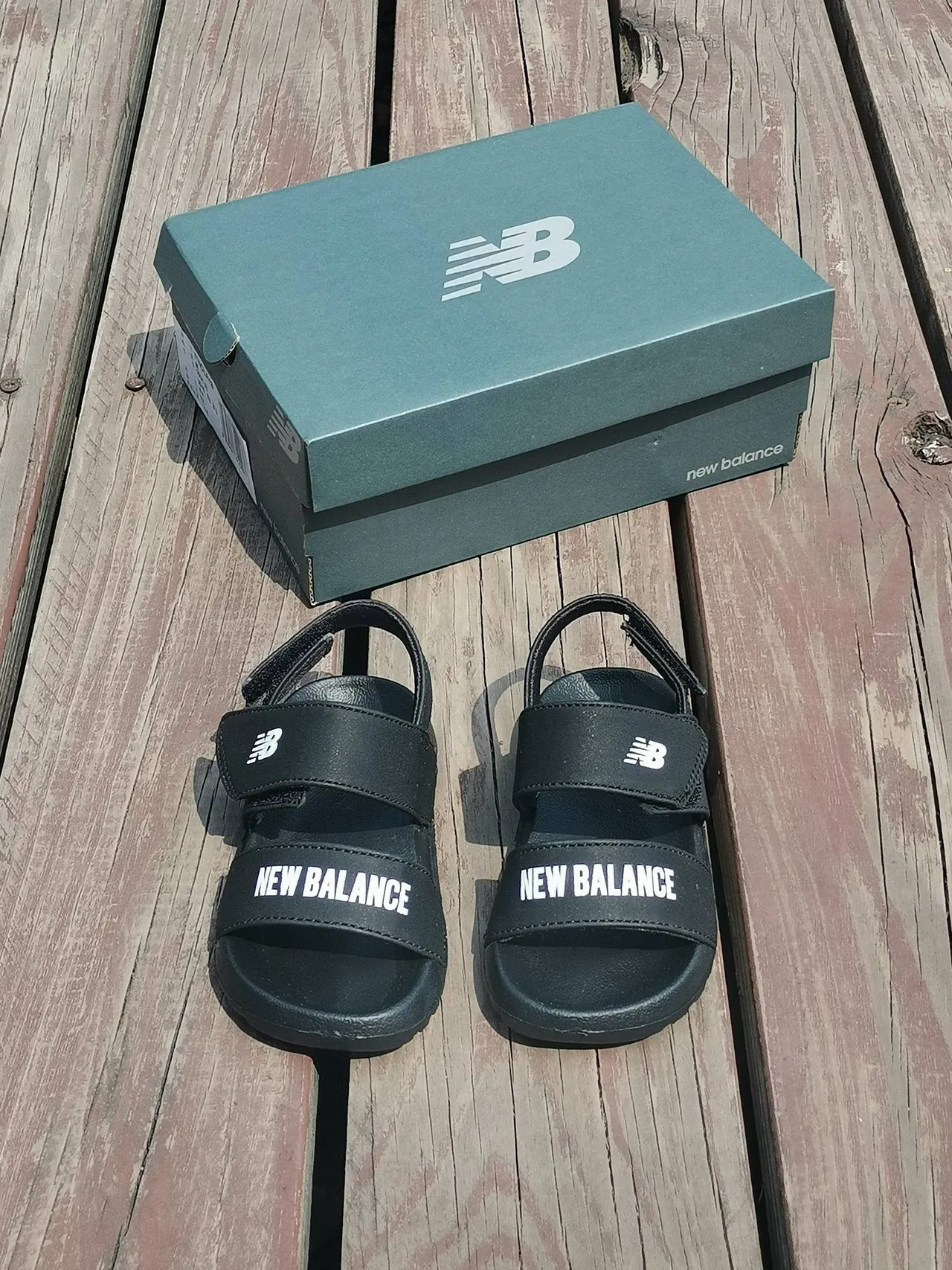 New Balance Blanco y Negro Sandalias Casual de Dos Correas con Cierre de Velcro 15