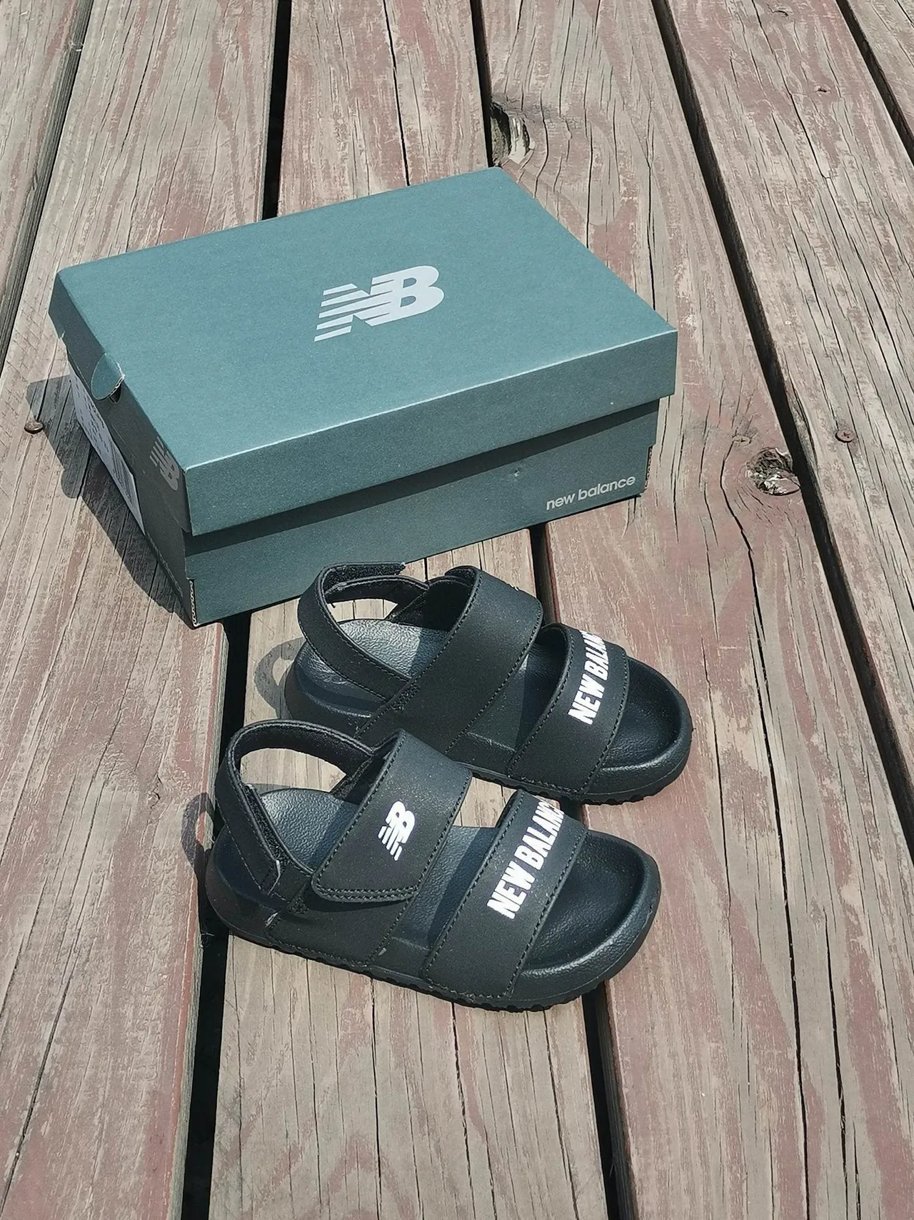 New Balance Blanco y Negro Sandalias Casual de Dos Correas con Cierre de Velcro 17