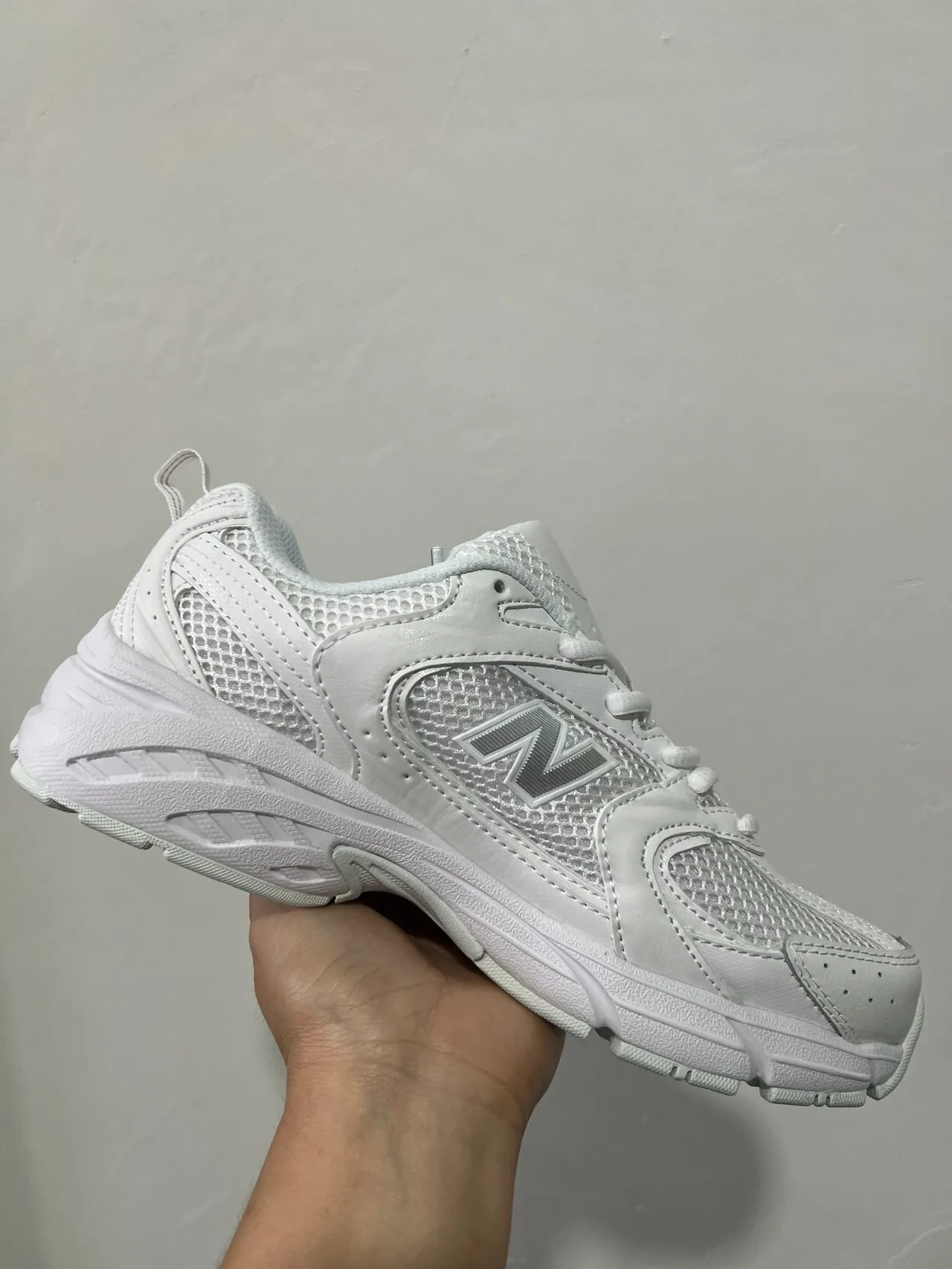 New Balance Zapatillas Lifestyle con Upper de Malla y Sintético Blanco y Gris Suela Media Chunky Esculpida 6