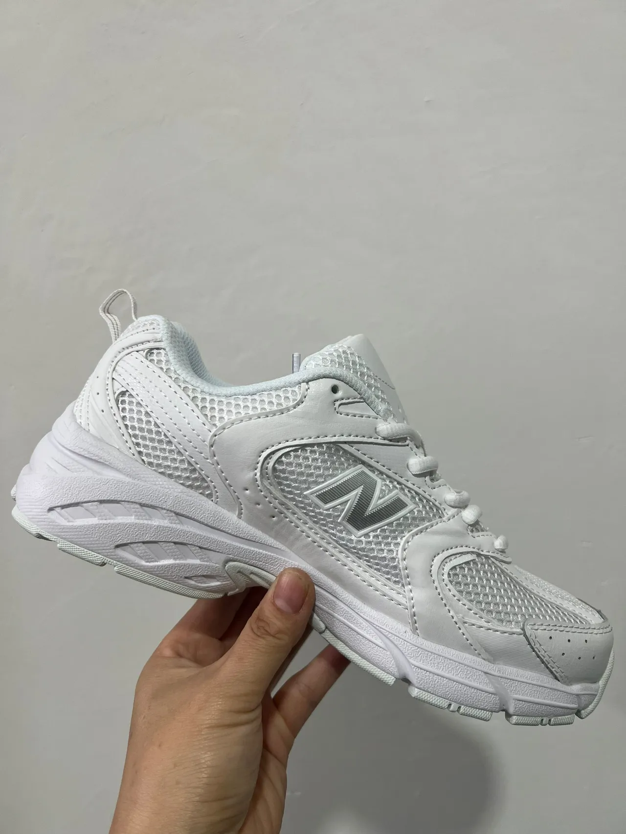 New Balance Zapatillas Lifestyle con Upper de Malla y Sintético Blanco y Gris Suela Media Chunky Esculpida 8