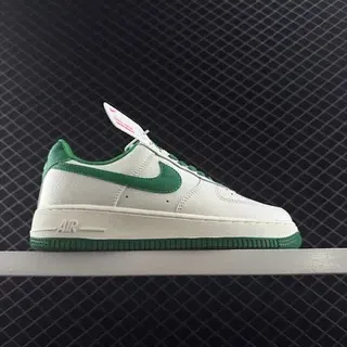 Nike Air Force 1 أحذية رياضية بيضاء وأخضراء بنمط حياة