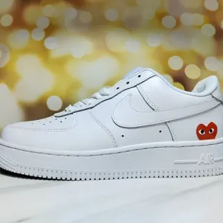 Nike Air Force 1 أبيض أحمر منخفض القدم جلد ناعم علوي حذاء نمط حياة