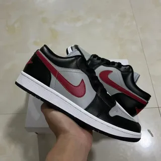 Nike Air Jordan 1 Low Sneakers Lifestyle Noires Grises Rouges