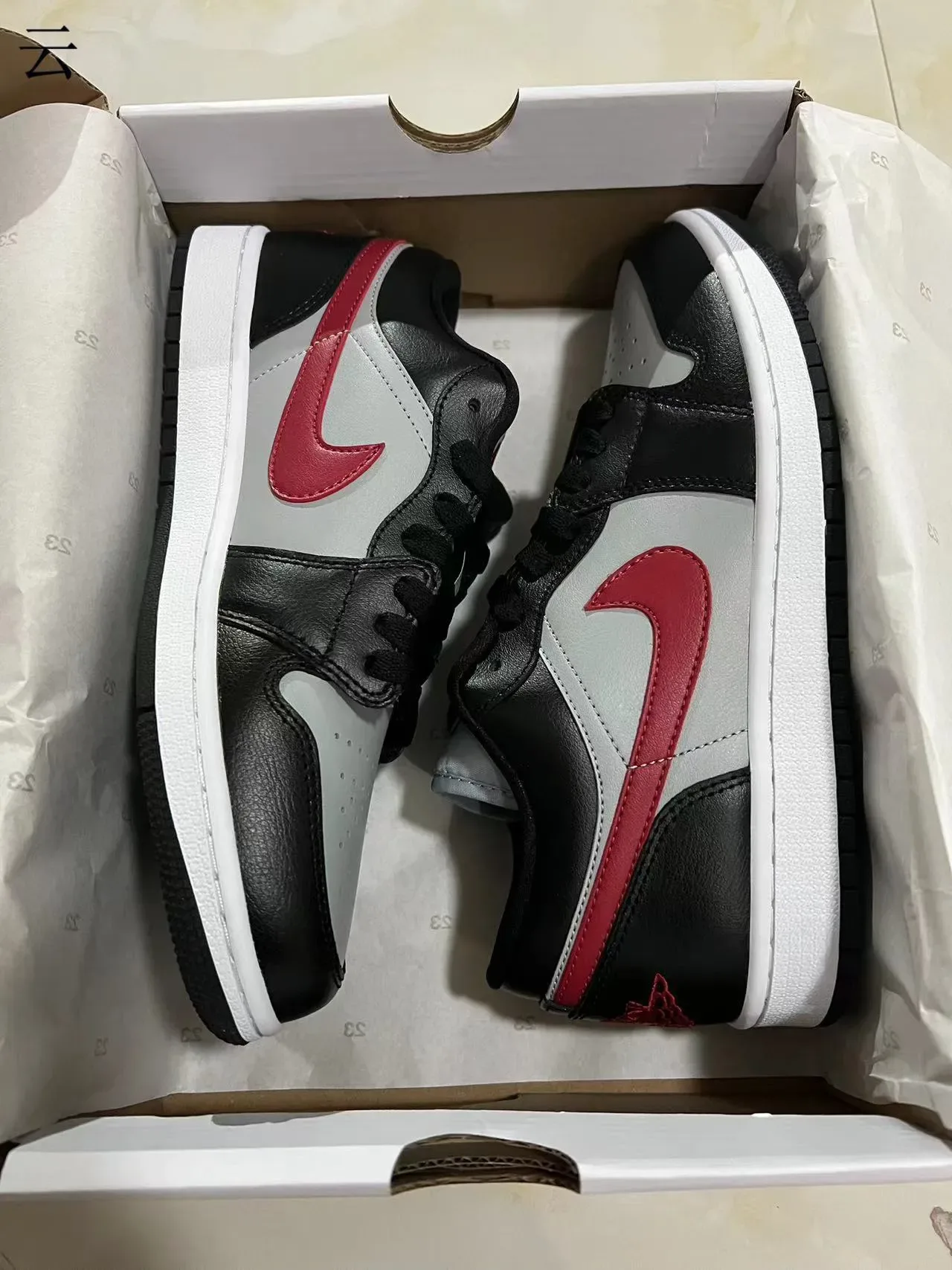 Nike Air Jordan 1 Low কালো ধূসর লাল লাইফস্টাইল স্নিকার 9