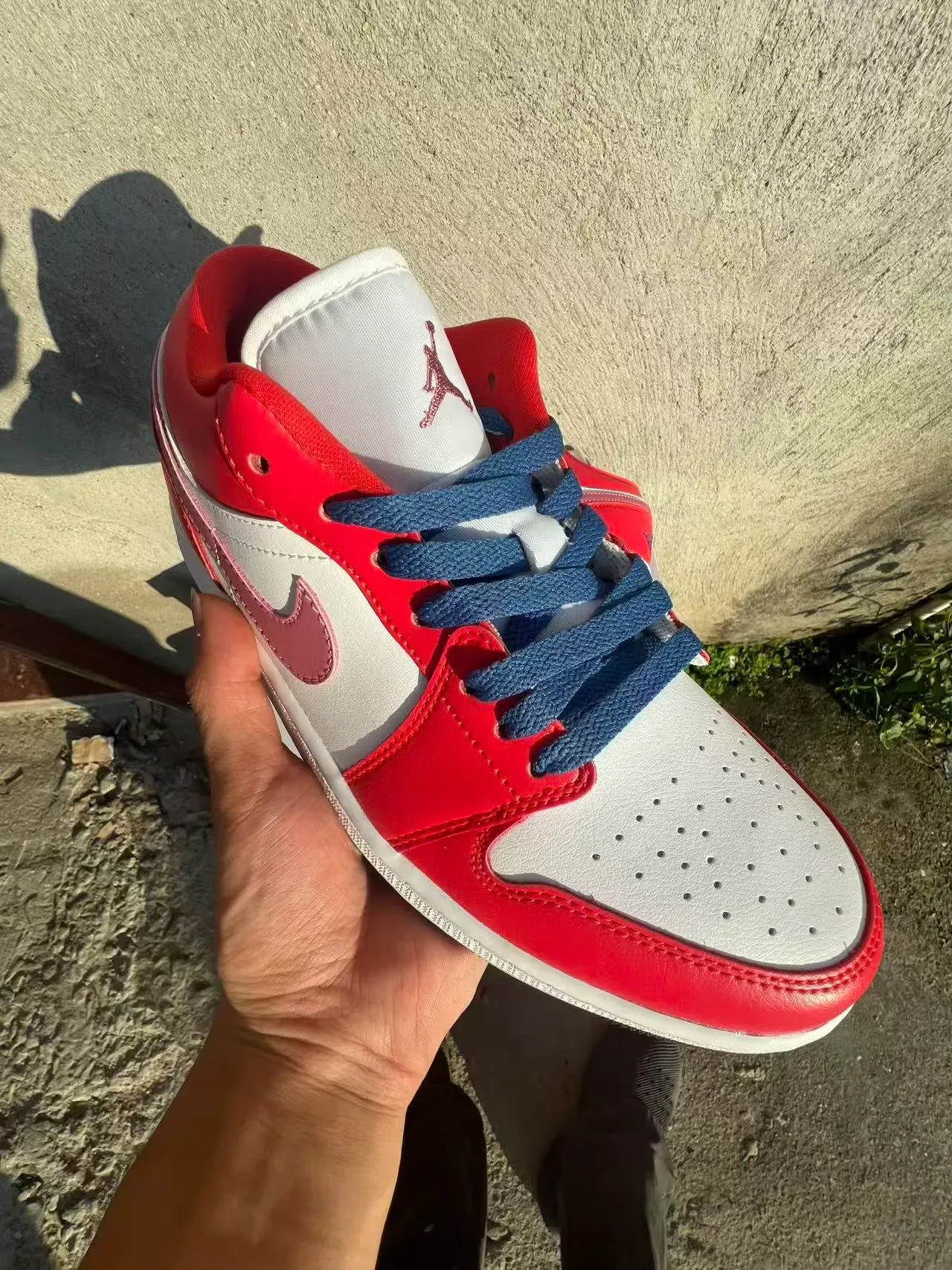 Nike Air Jordan 1 Low أحمر أبيض وردي بحري لايف ستايل سنيكرز 2