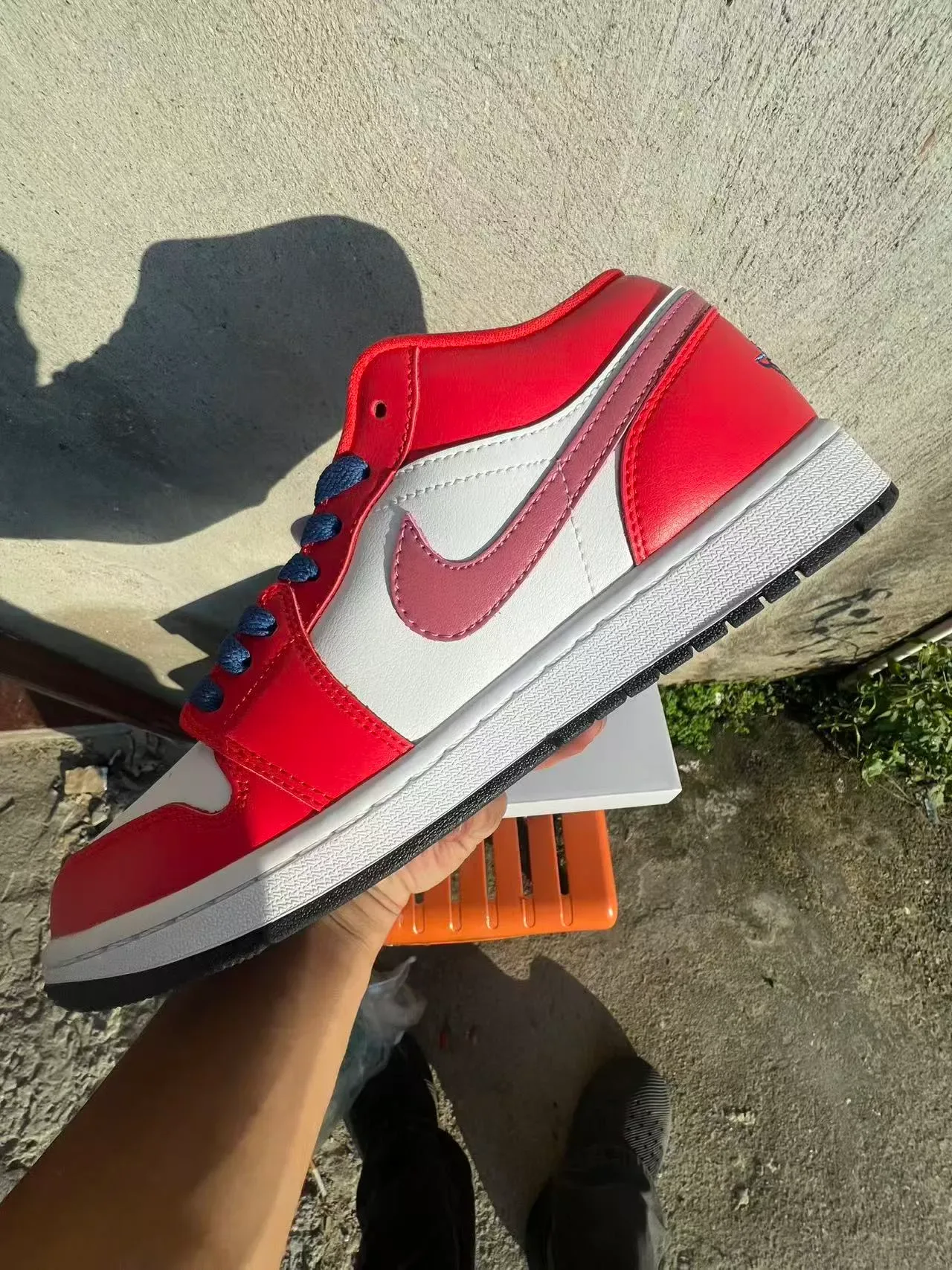 Nike Air Jordan 1 Low أحمر أبيض وردي بحري لايف ستايل سنيكرز 5