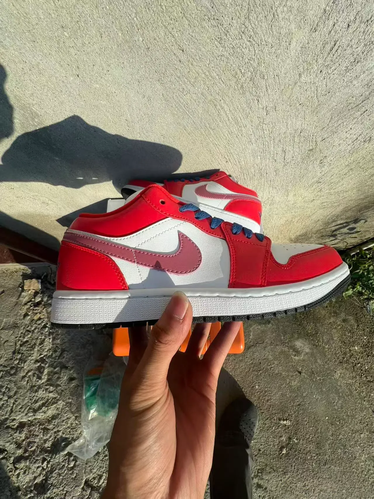 Nike Air Jordan 1 Low أحمر أبيض وردي بحري لايف ستايل سنيكرز 7