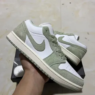 Nike Air Jordan 1 Low Sage Green and White أحذية أسلوب حياة