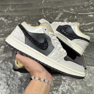 Nike Air Jordan 1 Low فضي أسود سووش كريستال أسلوب حياة سنيكرز