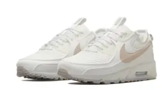 Nike Air Max 90 White and Pale Pink Lifestyle Sneakers 4