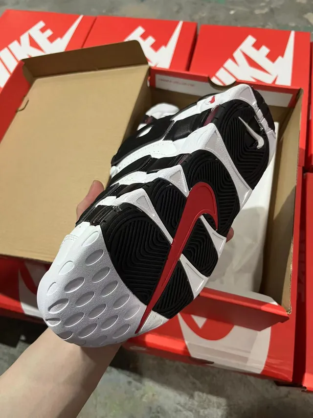 Nike Air More Uptempo Zapatos de baloncesto blanco negro rojo 4