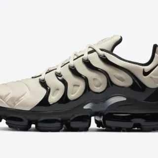 Nike Air VaporMax Plus بيج وأسود حذاء رياضي للأسلوب الحياتي