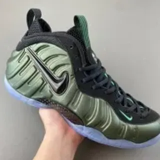 Nike Vert Militaire Noir Moulé Une Pièce Supérieure Texturé Côtié Sneakers Lifestyle