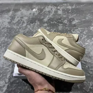 Nike Chaussures Lifestyle Beige Low-Top en cuir