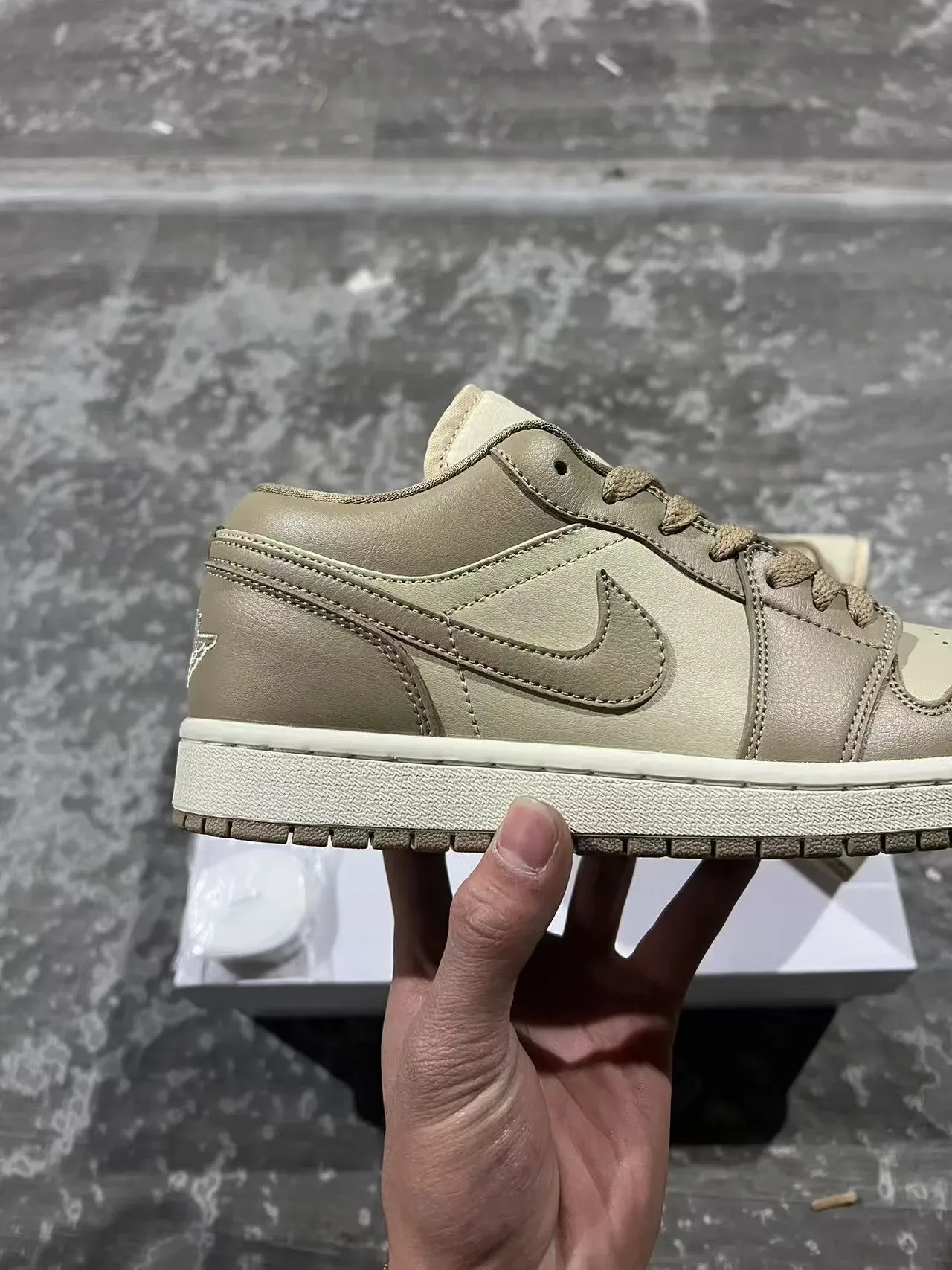 Nike Beige Low-Top Leather Upper Lifestyle Sneakers 7