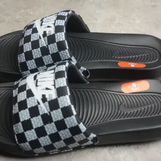 Nike Benassi JDI Checkerboard Print Sandalias