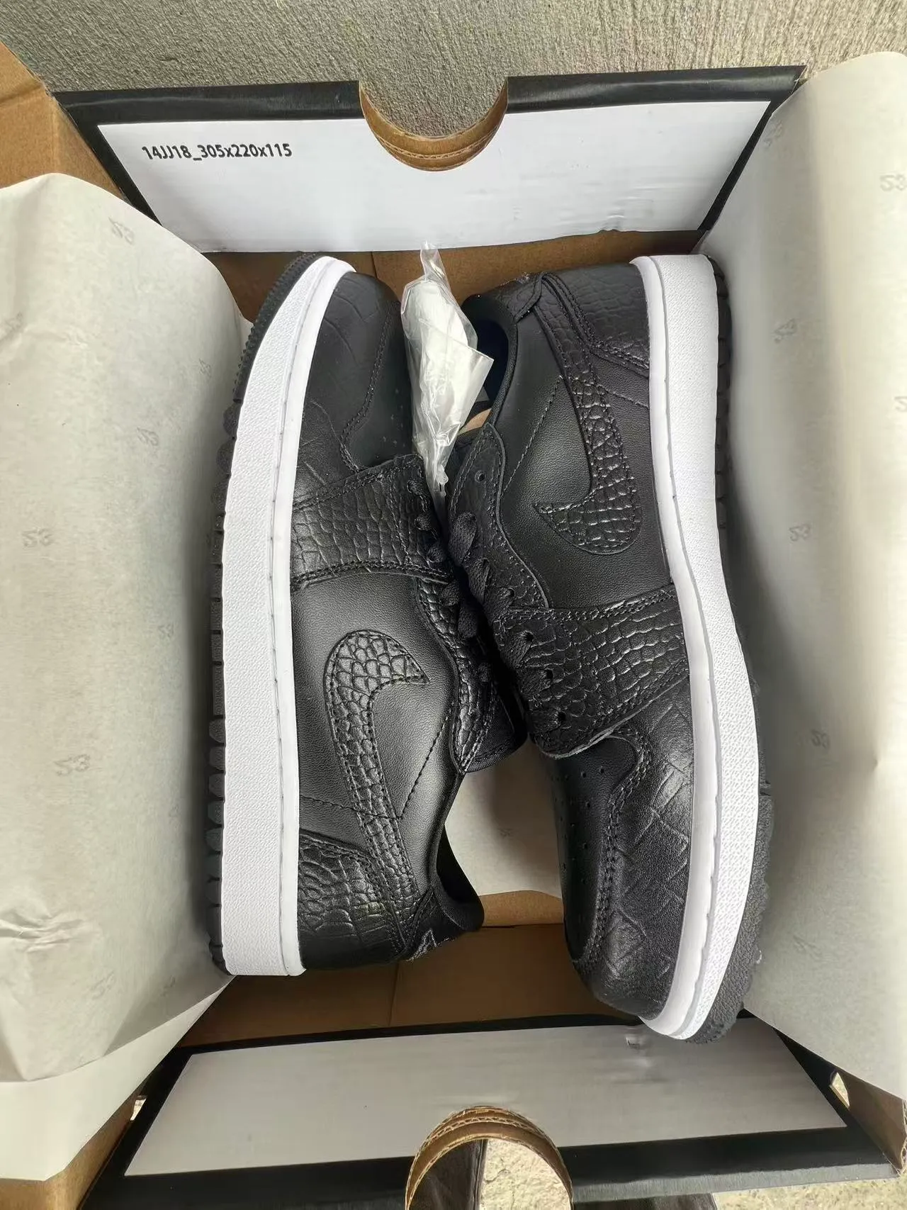 Nike Black Croc-Embossed Leather Low-Top Lifestyle Sneakers 9