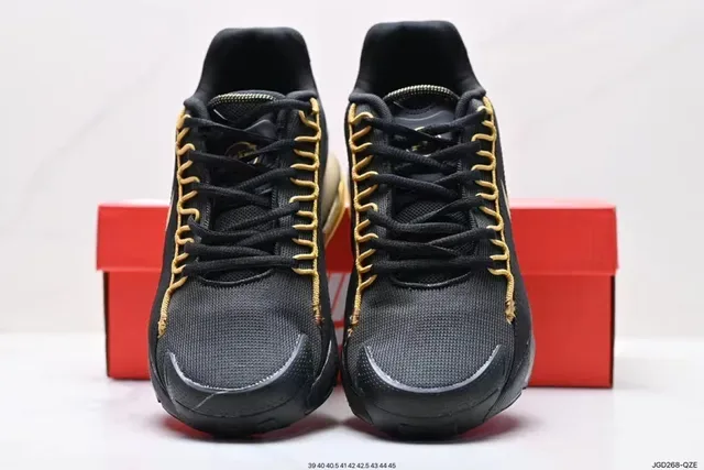 Nike 黑金网面 Swoosh 系带生活休闲鞋 3