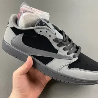 Nike Tênis Lifestyle Pretos e Cinza Low-Top com Bico Perfurado