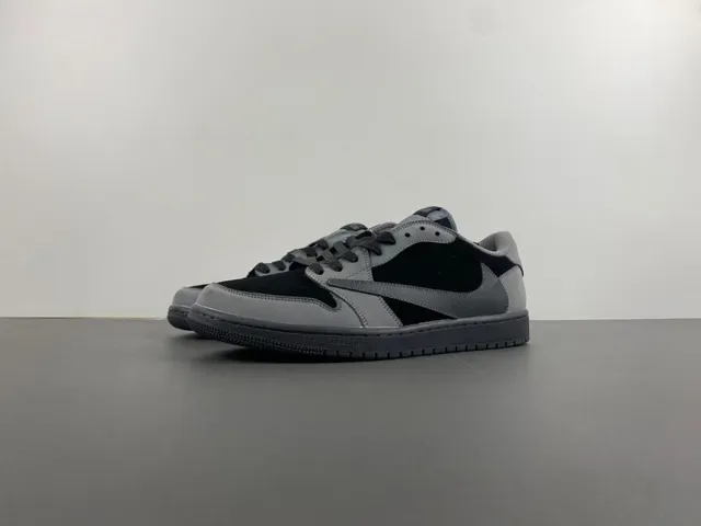 Nike Black Gray Low-Top Perforated Toe Lifestyle Sneakers 11