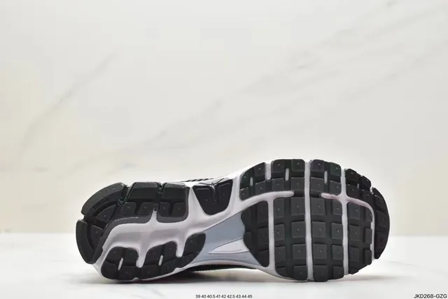 Nike Black Gray Mesh Upper Synthetic Cage Overlay Running Shoes 4