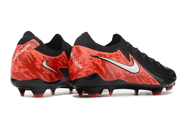 Nike Black Red Chaussures de football à tige basse en tricot avec overlay de camouflage pour terrain ferme 6