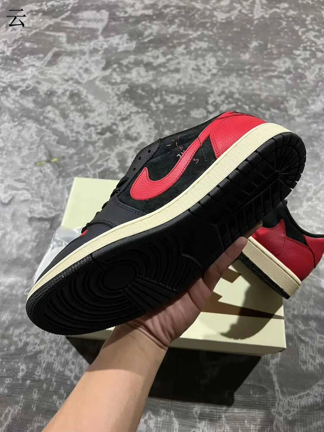 Nike Zapatillas Lifestyle de Cuero-Suede Paneladas Negro Rojo Bajas 5
