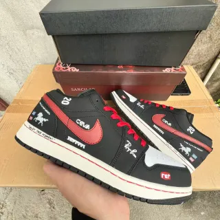 Nike أحذية رياضية لايف ستايل أسود أحمر منخفض الارتفاع مع كولار مبطن