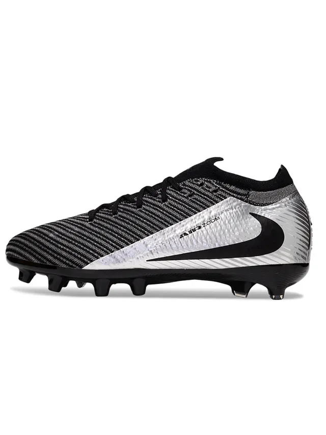 Nike Zapatillas de fútbol negro y plata con superior de knit y panel metálico para terreno firme 7