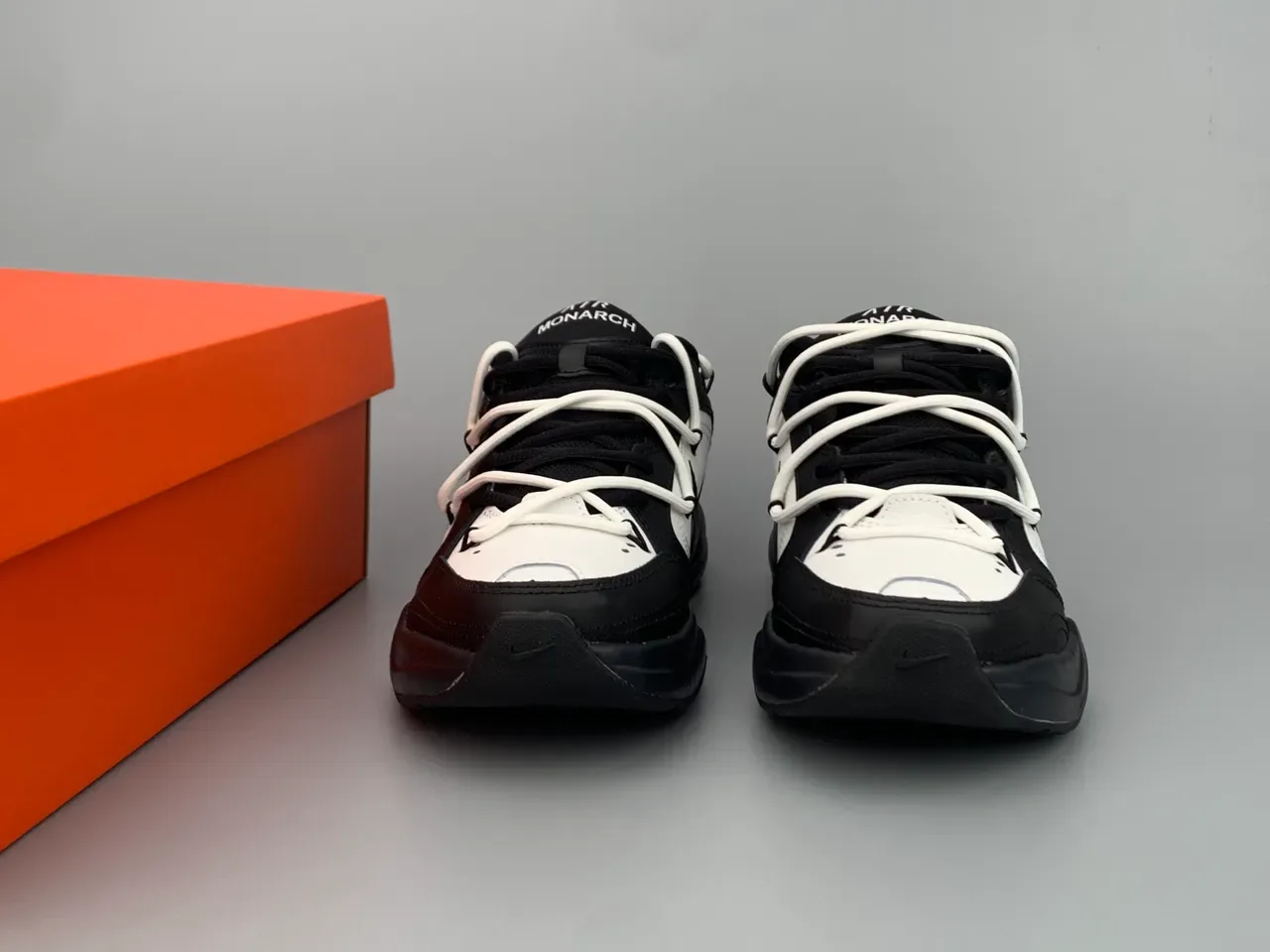 Nike Chaussures Lifestyle Noir Blanc Semelle Médiane Chunky Sculptée En Cuir Synthétique Et Cuir Supérieur En Couches 3