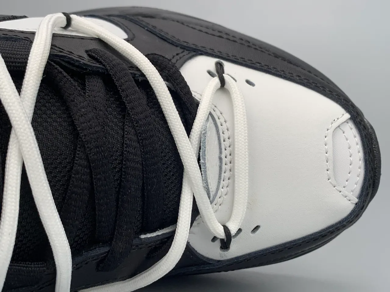 Nike Chaussures Lifestyle Noir Blanc Semelle Médiane Chunky Sculptée En Cuir Synthétique Et Cuir Supérieur En Couches 4