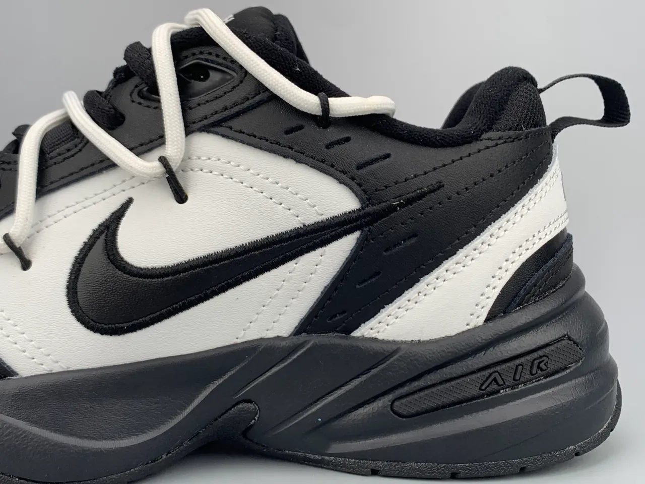 Nike Chaussures Lifestyle Noir Blanc Semelle Médiane Chunky Sculptée En Cuir Synthétique Et Cuir Supérieur En Couches 5