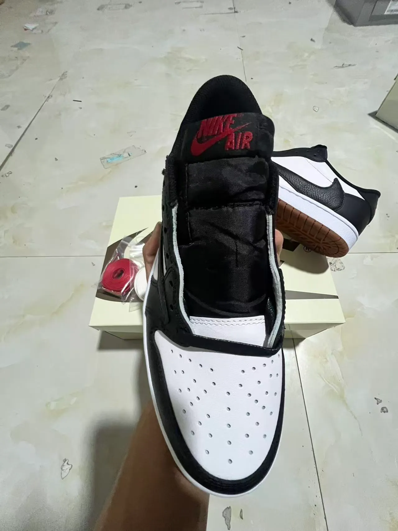 Nike Black White Low-Top Leather-Panelled Lifestyle Sneakers 3