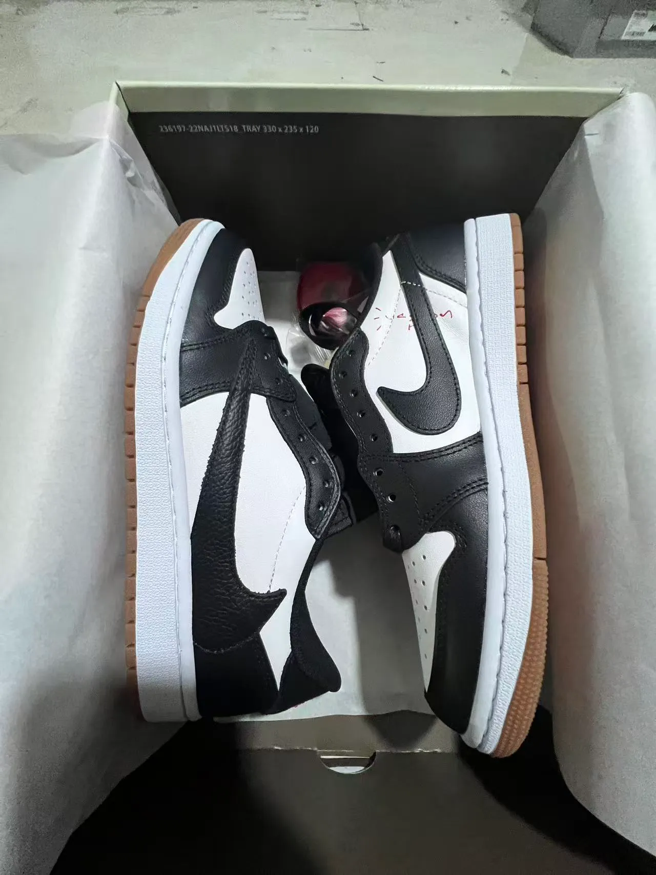 Nike Black White Low-Top Leather-Panelled Lifestyle Sneakers 9