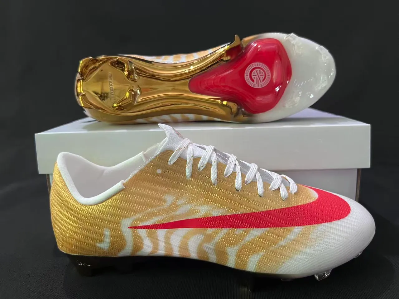 Nike Gold Red Metallic Knit Upper Swoosh Accent Firm-Ground Soccer Shoes 7