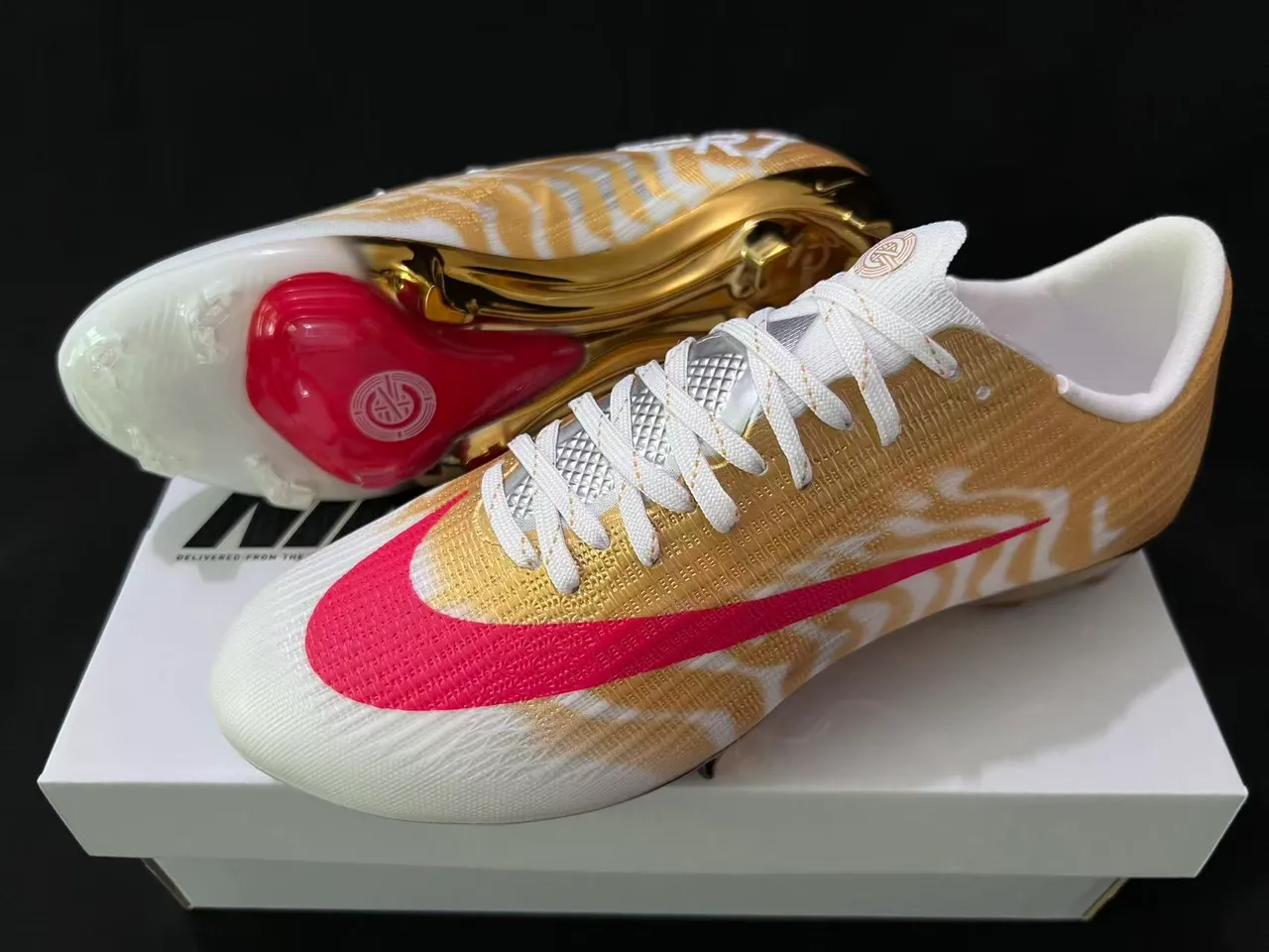 Nike Gold Red Metallic Knit Upper Swoosh Accent Firm-Ground Soccer Shoes 9